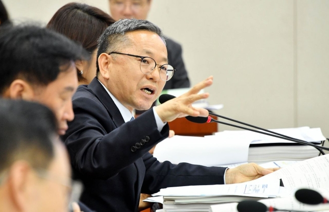 “공무원은 따까리” 김문수(순천갑) 의원 망언에 공직 사회 반발 확산