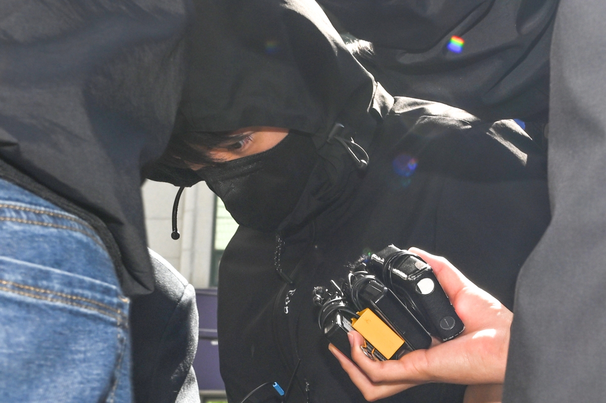 여고생 묻지마 살인범, 초점없는 눈
