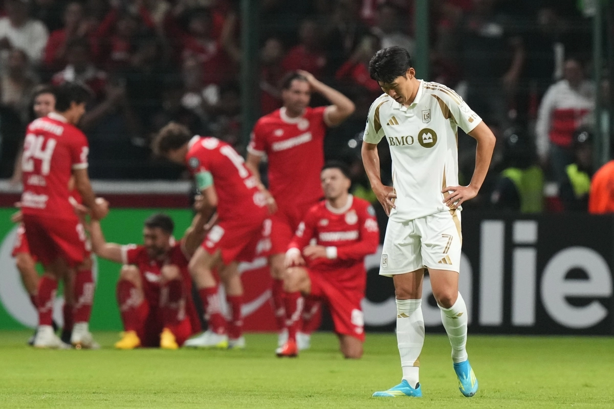LA FC 4번째 실점, 고개 숙인 손흥민