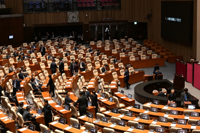 [속보] 국회, 개헌안 ‘투표 불성립’…국민의힘 불참