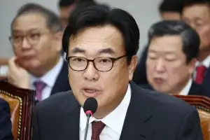 정진석, 출마 철회 “평당원으로 백의종군”…무소속 출마도 없다