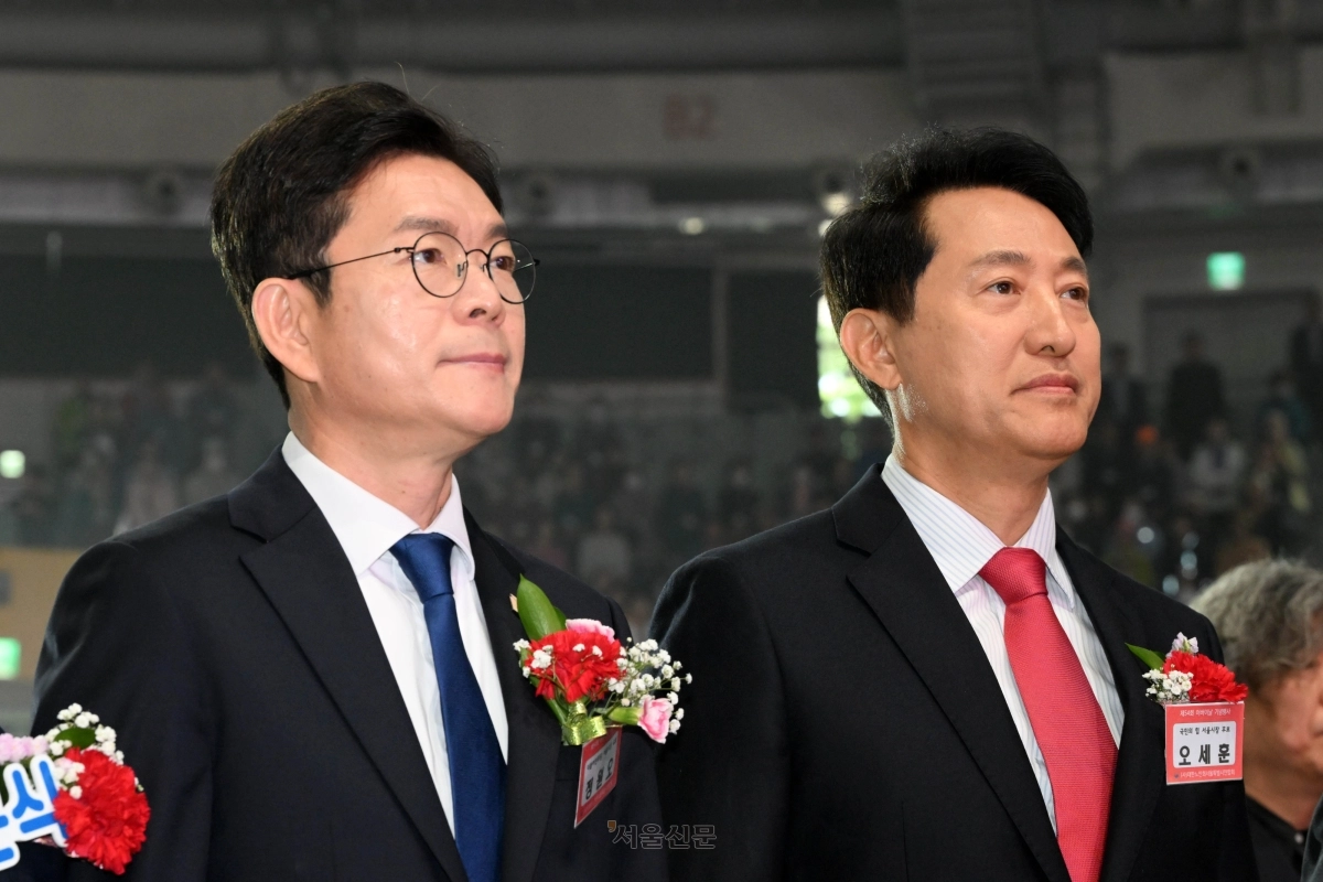 정원오 더불어민주당 서울시장 후보와 오세훈 국민의힘 서울시장 후보가 6일 서울 중구 장충체육관에서 열린 대한노인회 서울시연합회 제54회 어버이날 기념행사에서 참석하고 있다. 2026.5.6 홍윤기 기자