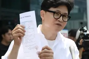 “피투성이 만들어”…한동훈, ‘고문검사 악명’ 정형근 영입 논란