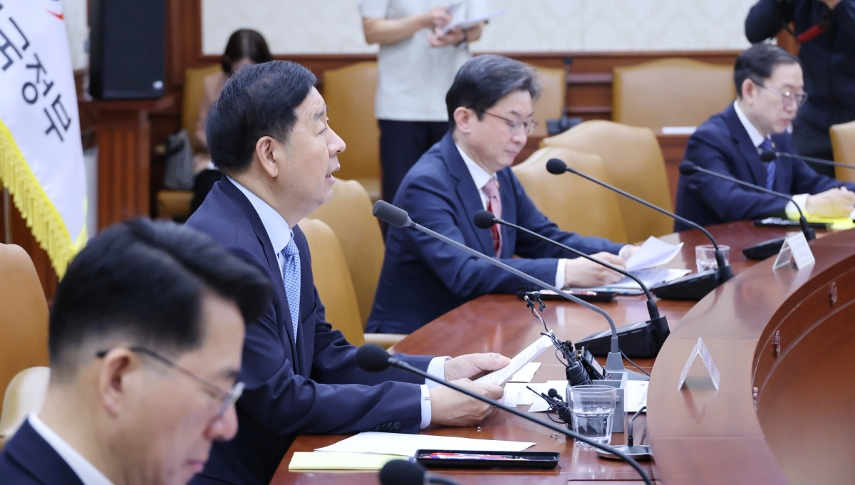 비상경제본부회의 발언하는 구윤철 부총리     (서울=연합뉴스) 안정원 기자 = 구윤철 부총리가 8일 오전 서울 종로구 정부서울청사에서 열린 비상경제본부회의 겸 경제ㆍ부동산관계장관회의에서 발언하고 있다. 2026.5.8     jeong@yna.co.kr