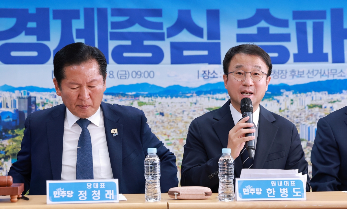 발언하는 한병도 원내대표