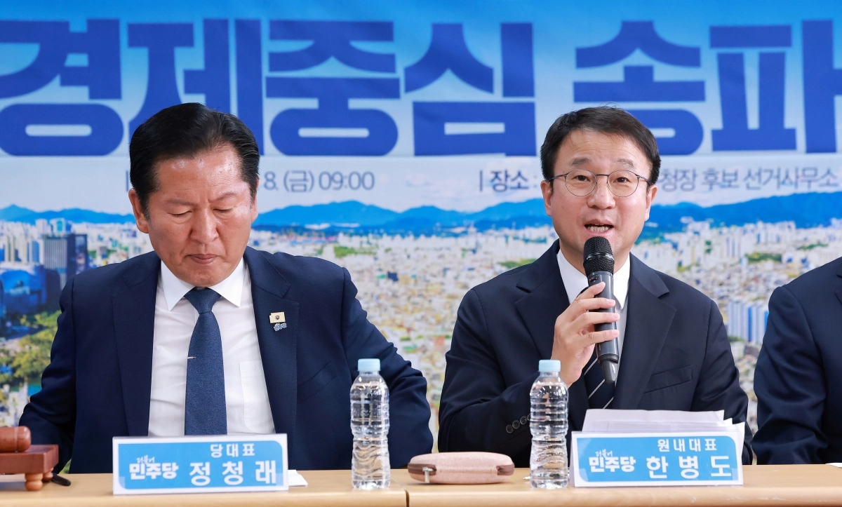 발언하는 한병도 원내대표