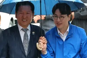 “아저씨지 무슨 ‘오빠’냐, 나잇값 못하는 추태” 박지현 “징그럽고 폭력적”