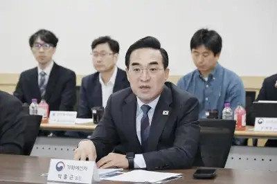 박홍근, 한화솔루션 방문 “신재생에너지 전환 적극 추진”