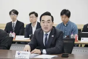 박홍근, 한화솔루션 방문 “신재생에너지 전환 적극 추진”