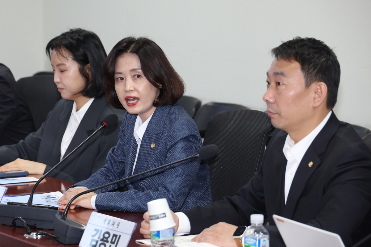 박은정 조국혁신당 의원이 지난달 29일 서울 여의도 국회 의원회관에서 열린 ‘경찰이 바라본 바람직한 검찰개혁 토론회’에서 인사말을 하고 있다.  뉴시스