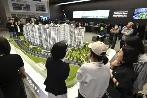 [르포] “10분 거리 세종 생활권”…공주 최대단지 ‘공주월송 진아레히’ 견본주택에 줄이은 발길