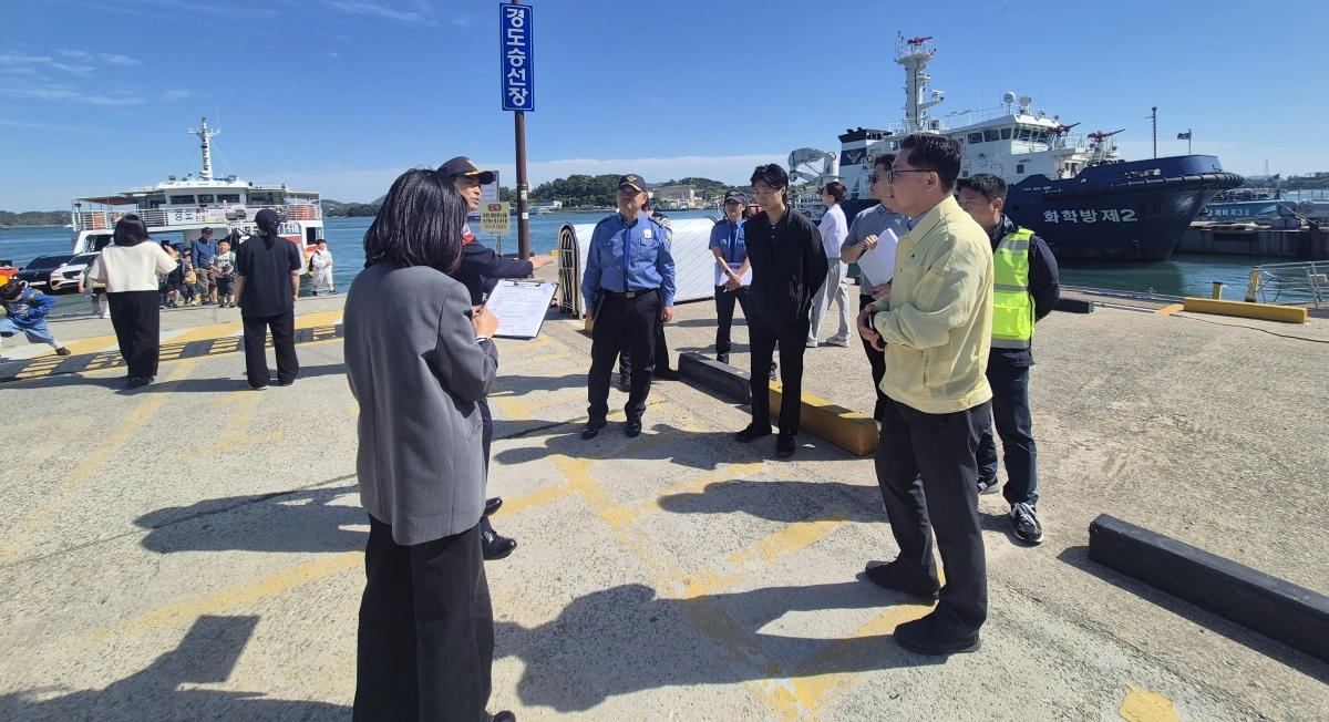 전남도와  여수시가 8일 여수섬박람회장 주변과 연안 안전 실태를 점검하고 있다.