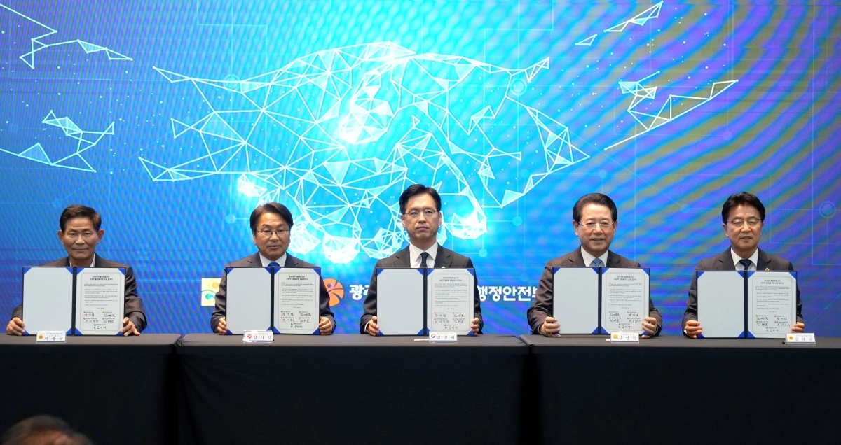 전남광주통합특별시준비위원회가  8일 광주 국립아시아문화전당에서 출범식을 하고 있다.