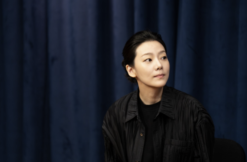 7일 서울 종로구 크레디아클래식클럽 스튜디오에서 열린 기자간담회에서 바이올리니스트 클라라 주미 강이 기자들의 질문을 듣고 있다. 크레디아 제공