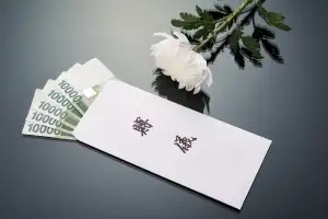 “5만원 냈다간 욕 먹을 듯”…축의금 이어 부의금까지 ‘10만원’ 시대 왔다
