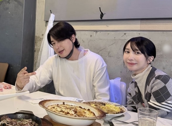 가수 이지훈과 아내 미우라 아야네. 인스타그램 캡처