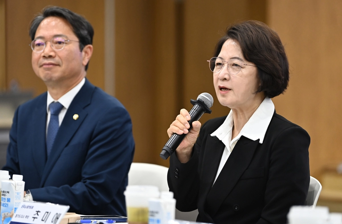 추미애 더불어민주당 경기지사 후보가 지난달 29일 경기 수원시 영통구 경기도의회에서 열린 경기도 국회의원 및 지역위원장 연석회의에 참석해 발언하고 있다. 뉴시스