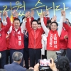 지도부 집결 박민식, 주민 속으로 한동훈… ‘600m 맞불’ 개소식