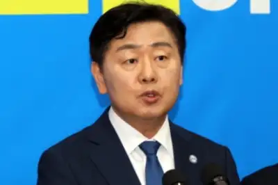 무소속 출마 강행한 김관영… 민주 “영구 복당 불허” 강경