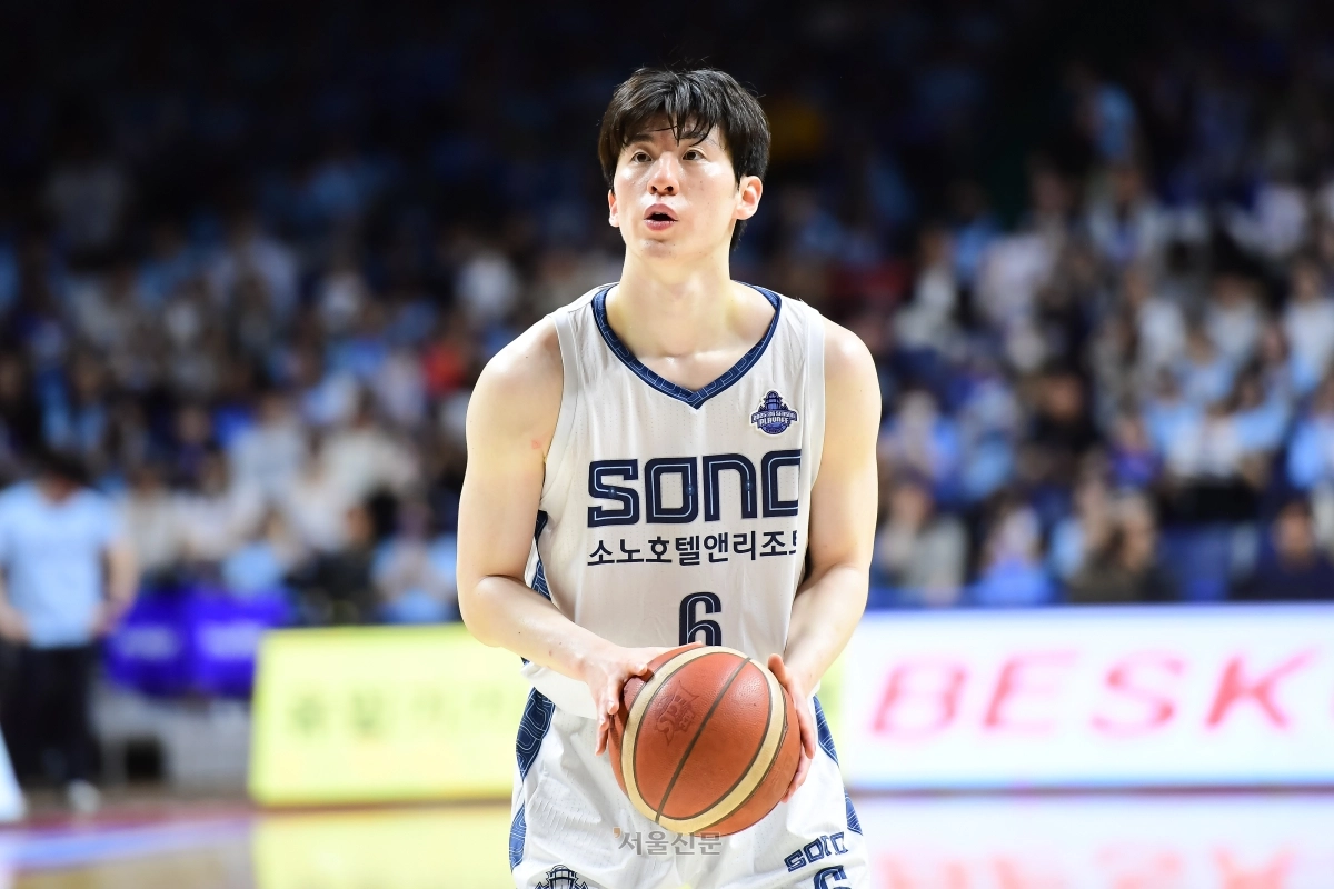 고양 소노 이정현이 10일 부산 사직체육관에서 열린 2025~26 프로농구 챔피언결정전 4차전 소노와 부산 KCC의 경기에서 자유투를 준비하고 있다. 2026.5.10 KBL 제공