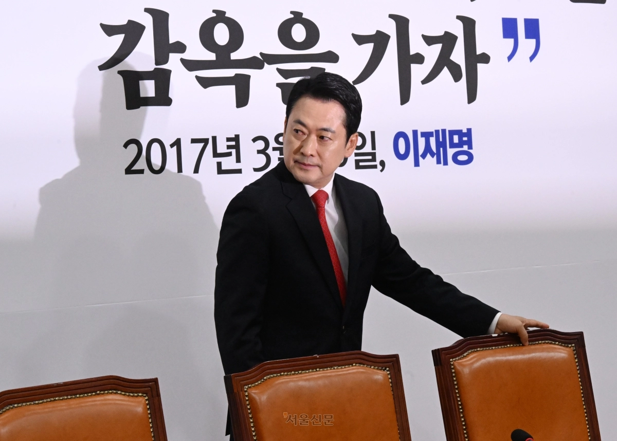 장동혁 국민의힘 대표가 11일 국회에서 열린 최고위원회의에 참석하고 있다. 2026.5.11 안주영 전문기자
