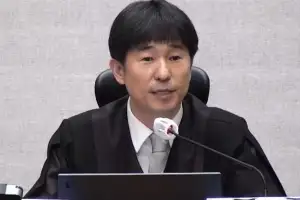 ‘룸살롱 술접대 의혹’ 지귀연 부장판사 첫 소환조사… 강제수사 6개월만