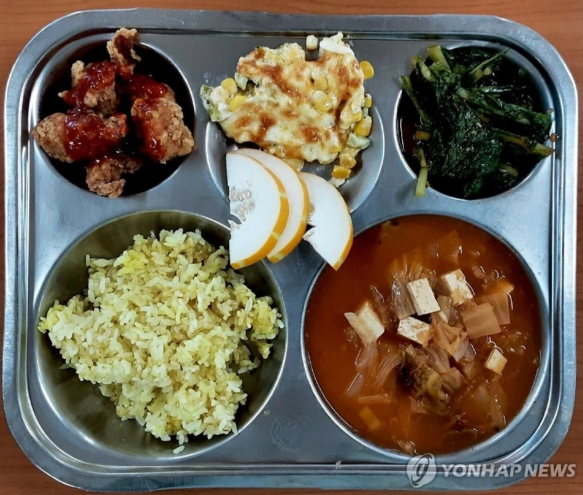 지난 8일 제공된 대전 A 초등학교 급식. 대전 연합뉴스