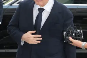 경찰, 방시혁 영장 재차 반려에 “신경전 아냐…검찰과 잘 협의 중”