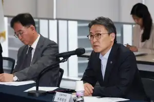 실손24 버티는 EMR업체에 금융위 ‘최후통첩’…공정위 카드로 경고장 [경제 블로그]