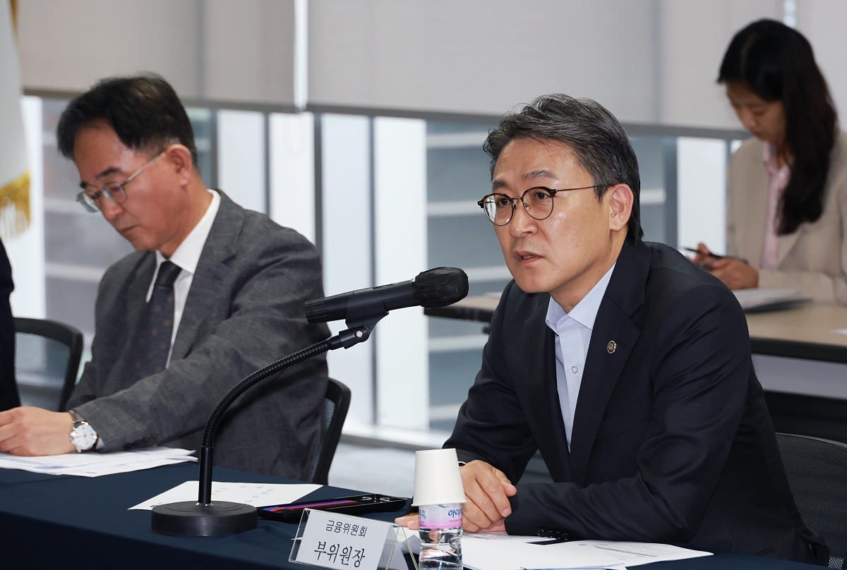 권대영 금융위원회 부위원장이 11일 서울 종로구 손해보험협회에서 열린 ‘실손24 대국민  활성화 점검회의’에서 발언하고 있다. 금융위원회 제공