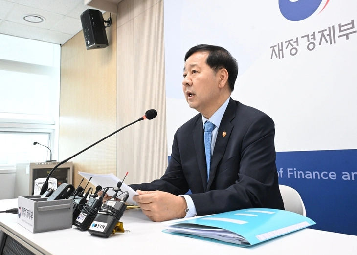 구윤철 부총리 겸 재정경제부 장관이 11일 정부세종청사에서 출입기자간담회를 하고 있다. 연합뉴스