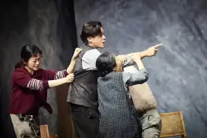 이서진·고아성의 첫 무대, 내공으로 꽉 채웠다