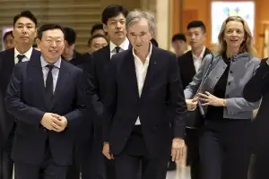 루이비통 회장 부녀, 명품시장 격전지 한국시장 현장 점검