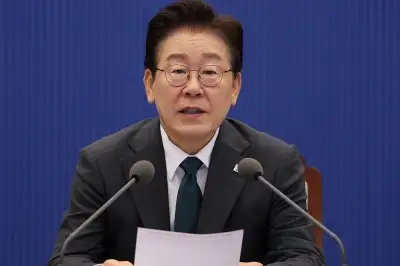 李대통령 “원시적 약탈 금융, 서민 목줄 조여… 해결방안 찾을 것”