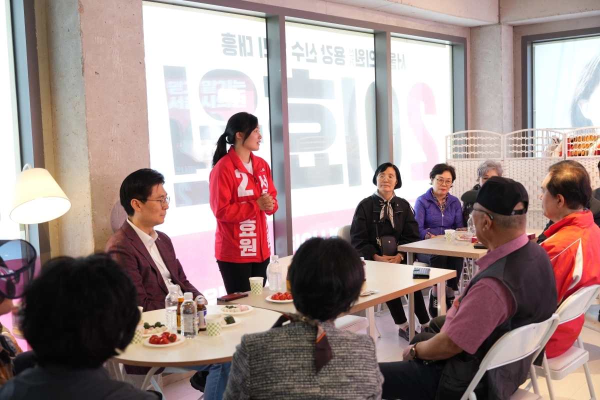 지난 9일 마포구 신수동에서 선거사무소 ‘개소의 날’ 행사에서 발언중인 이효원 의원. 서울시의회 제공