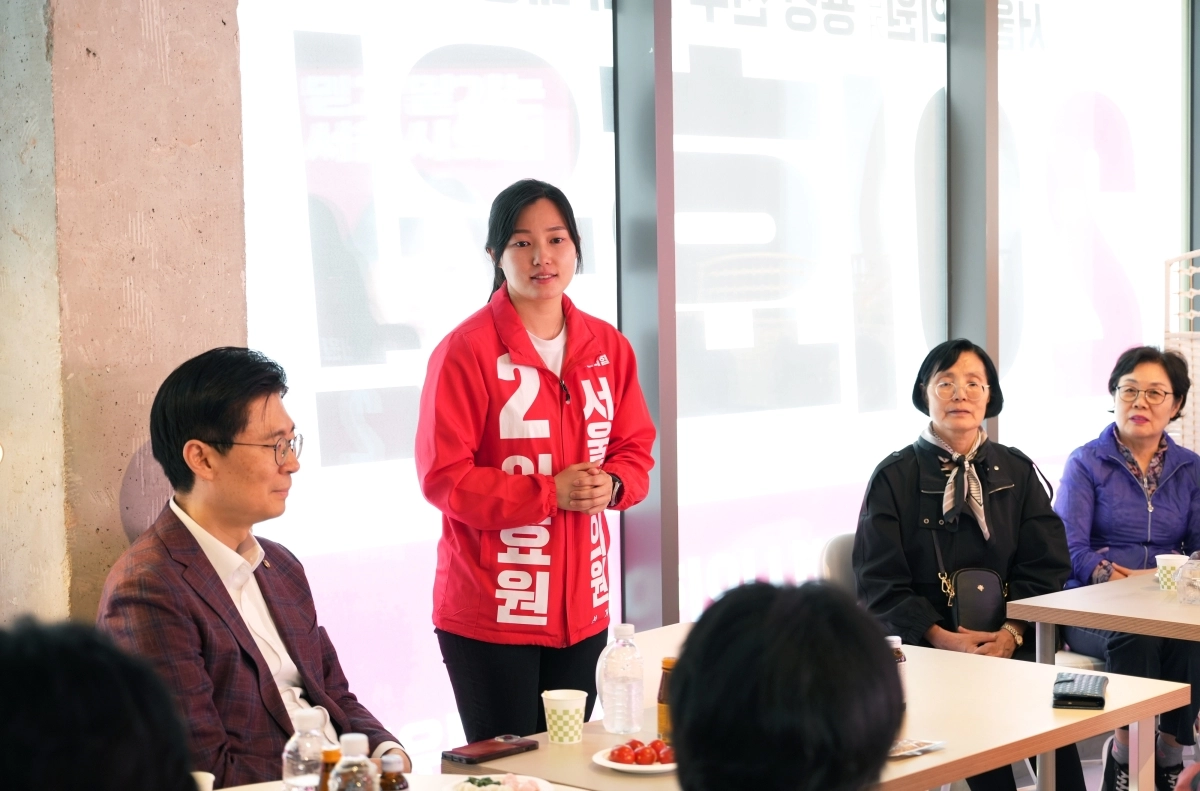 지난 9일 마포구 신수동에서 선거사무소 ‘개소의 날’ 행사에서 발언중인 이효원 의원. 서울시의회 제공