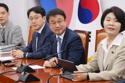 원내대책회의에서 발언하는 한병도 원내대표