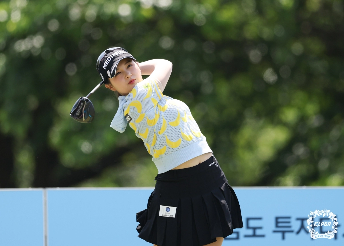 박현경은 두산 매치플레이에서 2024년 우승,  2023년 준우승, 2021년 8강 등 화려한 전과를 올렸다. 박현경의 깔끔한 티샷 모습. KLPGA 제공.