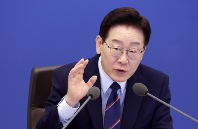 민간 배드뱅크 정조준한 李대통령 “혜택 누리면서 부담 안지겠다는 태도 옳지 않아”