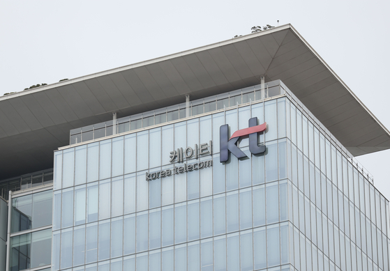 KT, 해킹 사태로 1분기 영업익 30% 급감…‘AX’로 정면돌파 선언