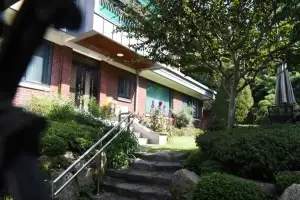 尹 부친 살았던 연희동 주택, 경매 넘어갔다…김만배 누나 소유