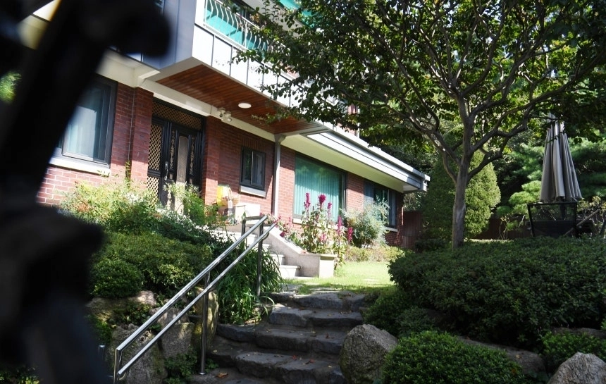 화천대유 대주주인 김만배씨의 누나가 구입한 서울 서대문구 연희동 윤석열 부친 주택. 2021.9.30 국회사진기자단