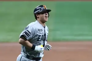 불펜 힘들어? OK, 11점씩 내줄게…한화 승리 공식 만들어지나