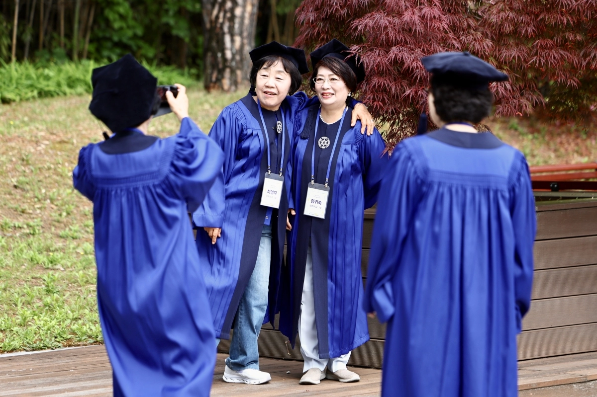 50년 만에 다시 쓴 학사모… 숙명여대 홈커밍데이