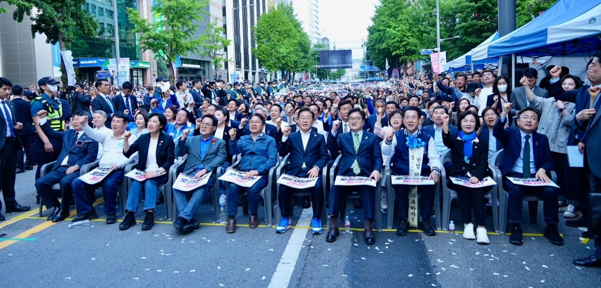 지난해 5월 17일 광주 동구 금남로에서 진행된 5·18민주화운동 전야제. 광주광역시 제공