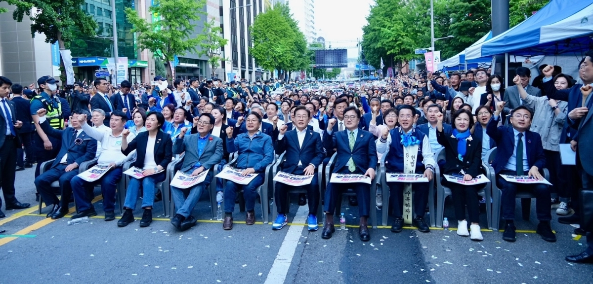 지난해 5월 17일 광주 동구 금남로에서 진행된 5·18민주화운동 전야제. 광주광역시 제공