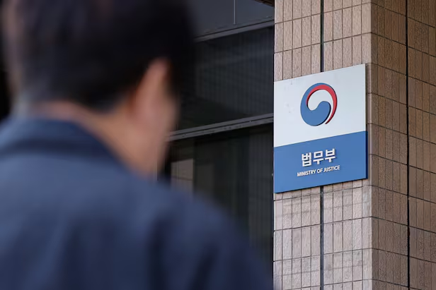 법무부, 대기업 회장·BTS 노린 380억원대 ‘계좌 탈취’ 해킹 총책 태국서 추가 송환