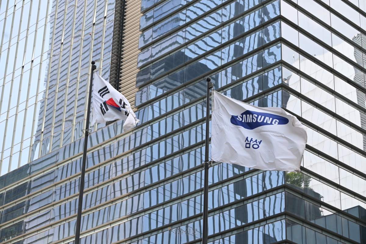 삼성전자 노사가 12일 정부의 중재 하에 마지막 사후조정에 들어갔다. 사진은 이날 서울 서초구 삼성전자 서초사옥의 모습. 2026.5.12 이지훈 기자