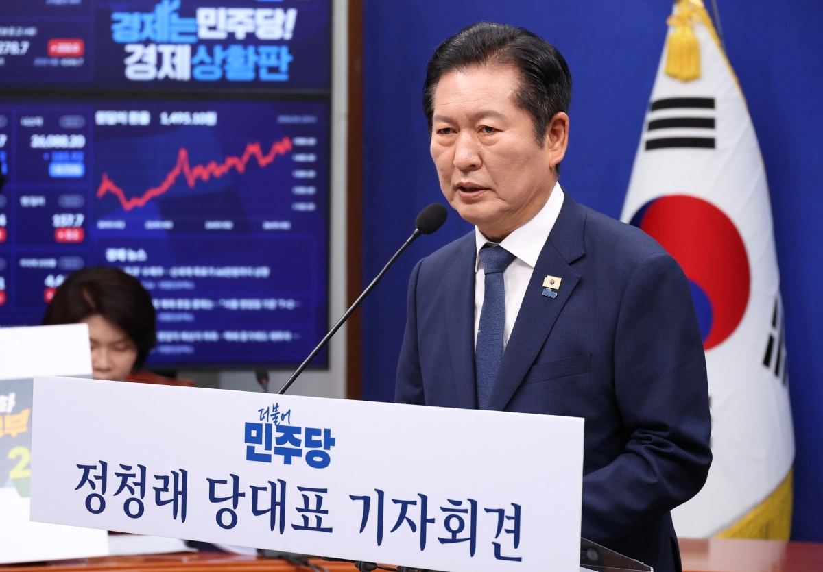 정청래 더불어민주당 대표가 13일 국회에서 기자회견을 하고 있다. 2026.5.13 연합뉴스