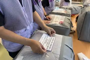 중구, 취약계층 어르신에 봄 이불·홍삼 나눔